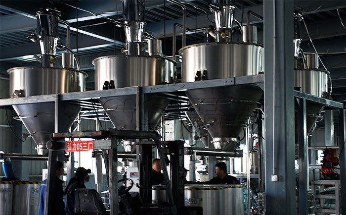 淮北電池材料生產(chǎn)線客戶振動(dòng)篩現(xiàn)場 電池材料振動(dòng)篩