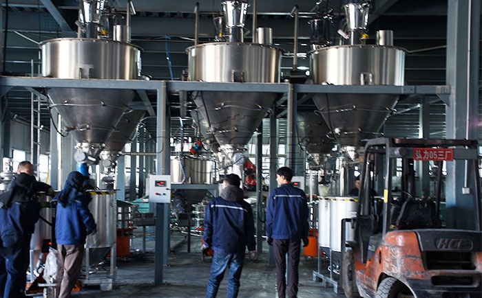 淮北電池材料生產(chǎn)線客戶振動(dòng)篩現(xiàn)場 電池材料振動(dòng)篩