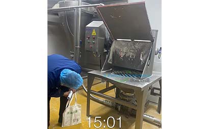 河南某食品行業無塵投料站應用現場