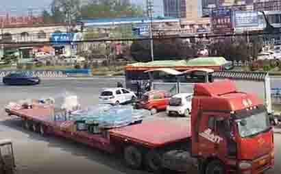 江蘇方向7臺振動篩1臺無塵投料站拼車發(fā)貨