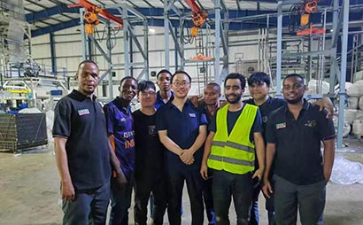 5臺敞開式噸袋拆包機永晟外國客戶現場安裝